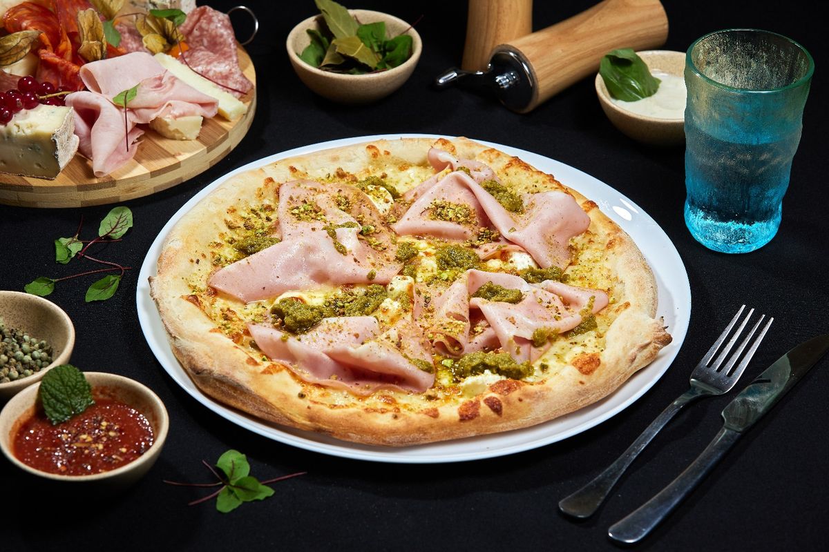 Pizza Mortadella e Pistacchio